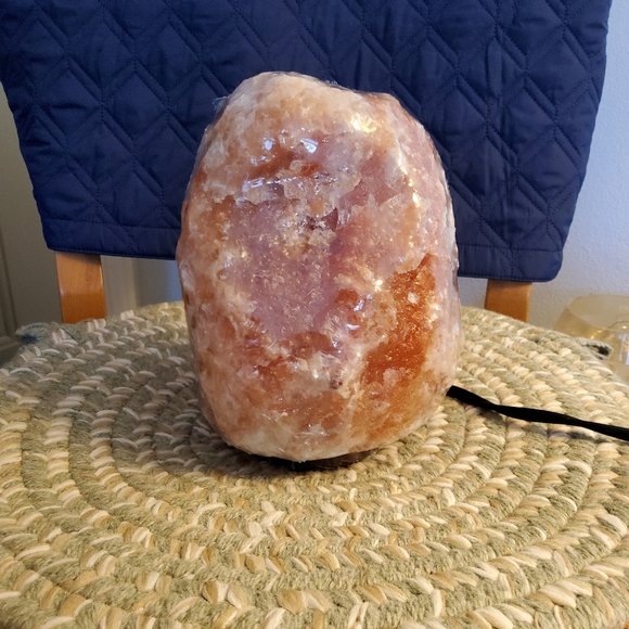 Himalayan Pink Salt Lamp - Picture 2 of 3